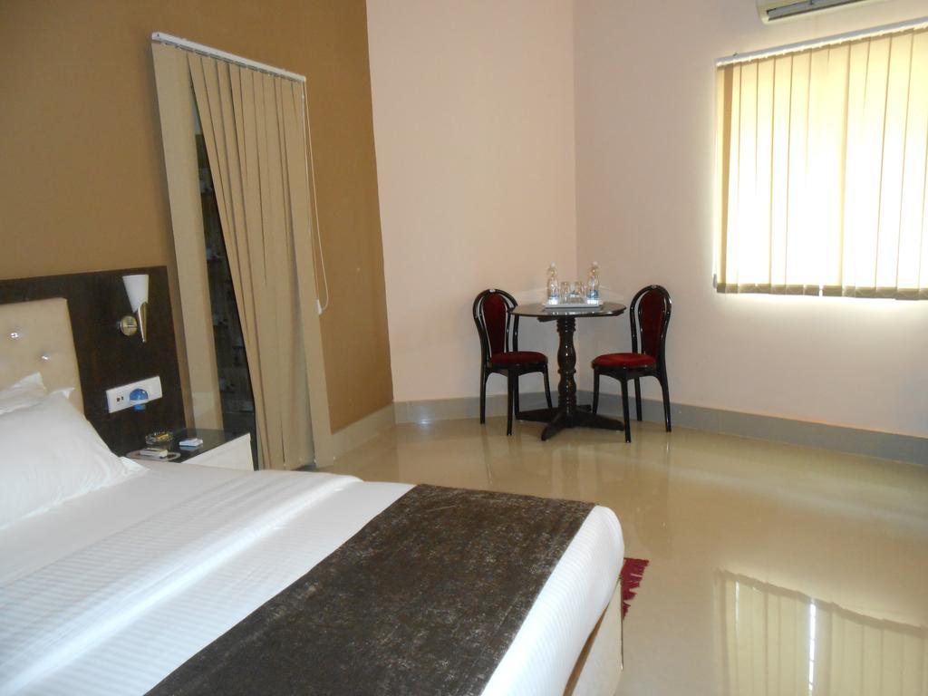 The Pearl Hotell Puri Exteriör bild